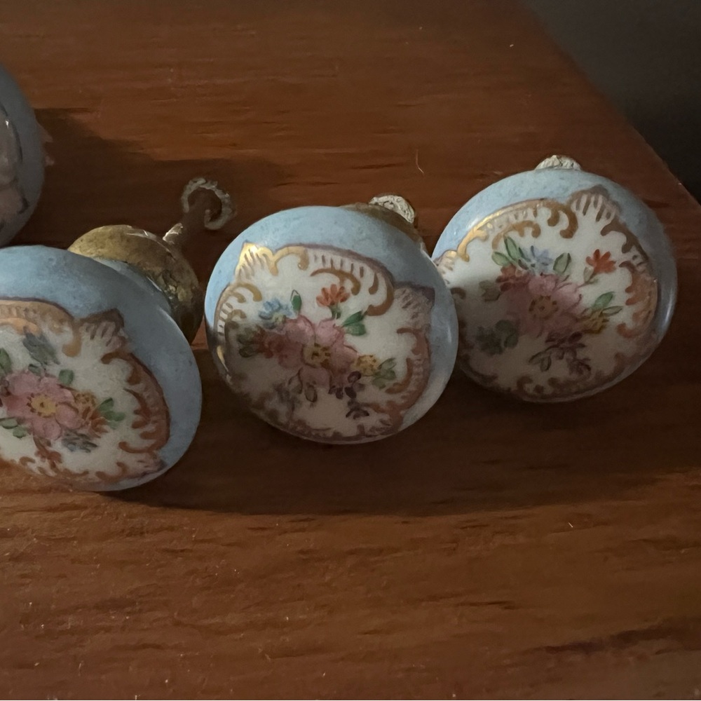 Vintage Hand Painted Victorian Porcelain Knobs - Picture 3 of 5